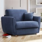 Fauteuil convertible 1 place en daim bleu marine avec passepoil de la même couleur. Il est fermé avec un coussin bleu marine.